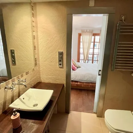 Ensuite Double With Balcony In Shared In Center Of Santa Eularia - Close To The Beach, Shops, Bars, Restaurants Gasthuis