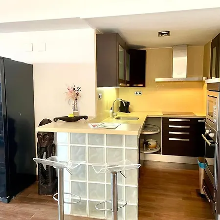 Gasthuis Ensuite Double With Balcony In Shared In Center Of Santa Eularia - Close To The Beach, Shops, Bars, Restaurants Santa Eularia des Riu